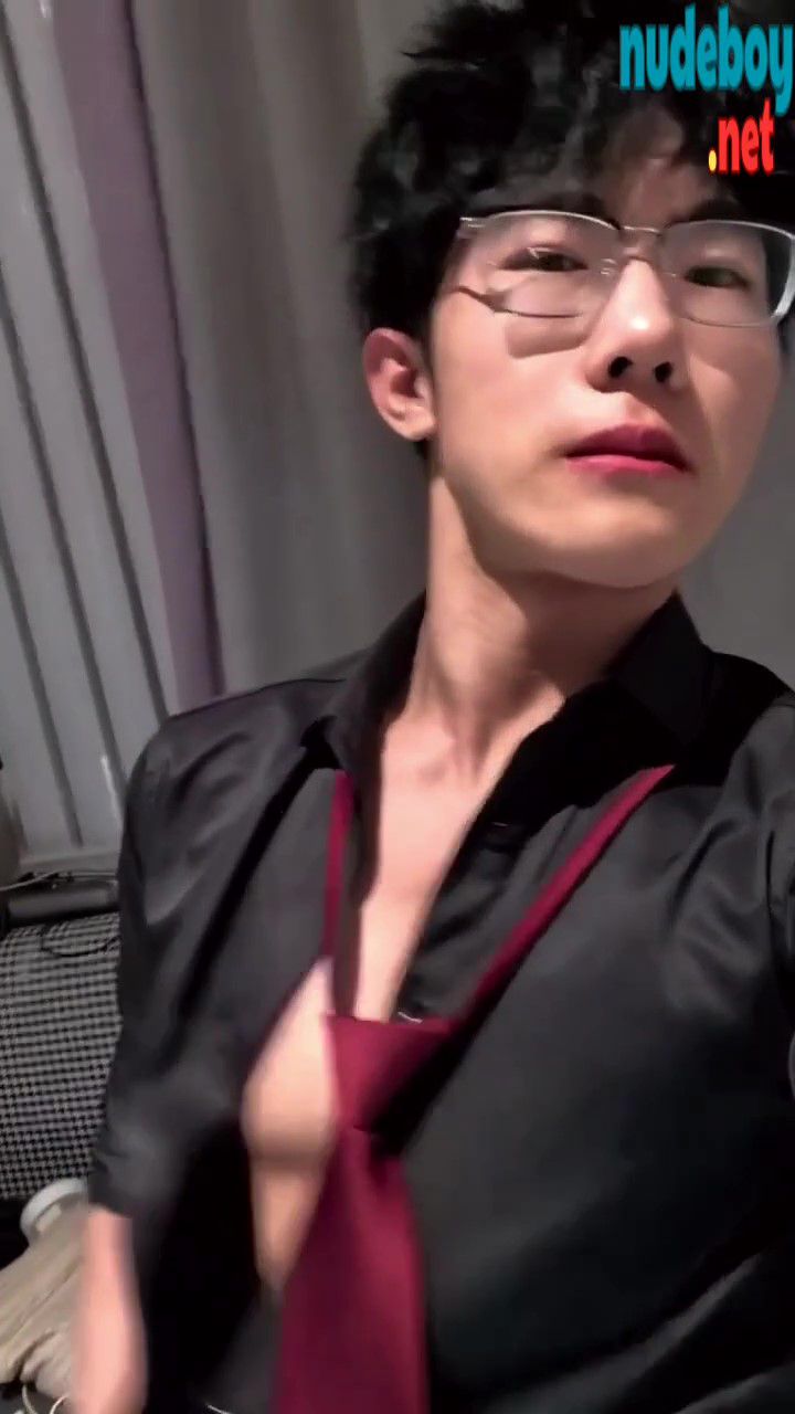 disakorn porn - Hot young office boy show cum